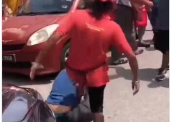 KEJADIAN pergaduhan di sebuah restoran di Taman Timur Ipoh, Ipoh yang tular dalam media sosial. - UTUSAN/MEDIA SOSIAL