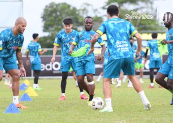 PEMAIN Terengganu menjalani latihan hari ini menjelang pertemuan menentang Penang FC malam esok.