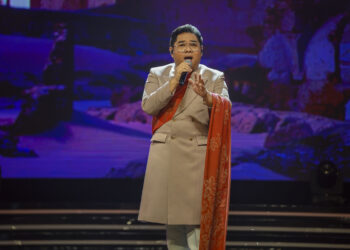 SHAH ALAM 9 OKTOBER 2022 - Peserta, Bob Yusof membuat persembahan pada konsert minggu keempat Gegar Vaganza 9 di Auditorium Dewan Bandaraya Shah Alam (MBSA) di sini, hari ini. GAMBAR: FARIZ RUSADIO / PEMBERITA: ALIFF UTUSAN / SAIRUL KOSMO HIBURAN
