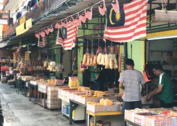 Malaysia terlalu bergantung dengan pekerja asing dalam sektor bekalan dan pengeluaran makanan. - Gambar hiasan