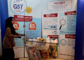 PENGENALAN semula GST boleh bantu tingkatkan pendapatan kerajaan seterusnya menyalurkan lebih bantuan kepada golongan rentan. - GAMBAR HIASAN