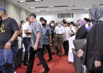 PENGERUSI Penaja GTA, Tun Dr. Mahathir Mohamad ketika hadir pada majlis pengumuman calon GTA, di Bangi, Selangor. - UTUSAN/FAIZ ALIF AHMAD ZUBIR