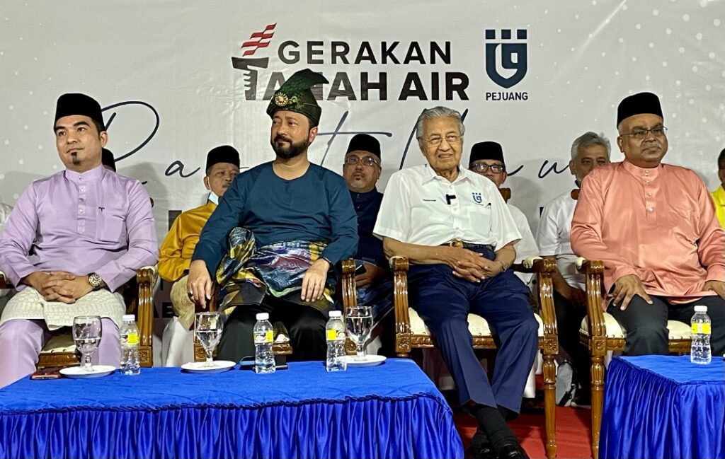 Pejuang sanggup memilih parti yang penuh dengan rasuah - Tun M 2 GTA