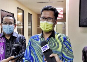 NOOR EFFANDI Ahmad ketika ditemui pemberita selepas Majlis Penyampaian Anugerah Pelajar Cemerlang Kerajaan Negeri Melaka Tahun 2020 di Seri Negeri, Ayer Keroh, Melaka. - UTUSAN/DIYANATUL ATIQAH ZAKARYA