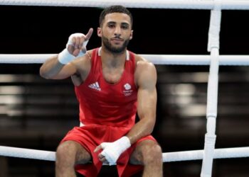 PENINJU Britain Galal Yafai merangkul emas Olimpik dalam acara tinju kelas flyweight (48-52 kilogram).-AFP