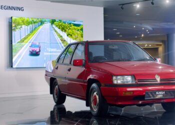 MODEL klasik Proton Saga antara produk yang dipamerkan di Galeri Inspirasi Proton. - Ihsan Proton