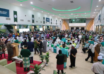 MAJLIS Rumah Terbuka Aidilfitri Pas peringkat pusat dianjurkan seminggu selepas Kerajaan Persekutuan menganjurkan Rumah Terbuka Malaysia Madani di Alor Setar. -UTUSAN/ SHAHIR NOORDIN