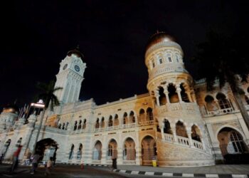 KEADAAN Bangunan Sultan Abdul Samad
selepas digelapkan semasa sambutan Earth Hour
pada 2012.