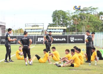 PEMAIN Terengganu menjalani latihan semalam sebagai persiapan menghadapi Kedah malam ini. – Ihsan TERENGGANU FC