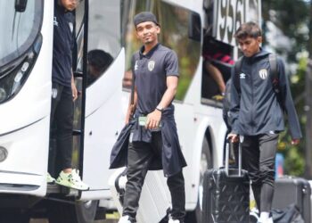 PEMAIN Terengganu tiba di Seremban semalam menjelang persiapan menghadapi Negeri Sembilan dalam aksi Liga Super di Paroi malam ini. 
– IHSAN TERENGGANU FC