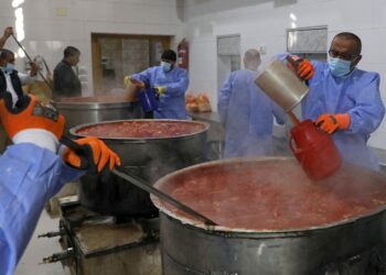 ISSA Ismail didakwa tergelincir sebelum terjatuh ke dalam periuk berisi sup yang sedang dimasaknya. - AFP