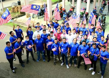 AHLI Kumpulan OGG Pahang memeriahkan sambutan Hari Malaysia di GiatMara Paya Besar, Kuantan, hari ini.- UTUSAN/AJIE MUSTAFA