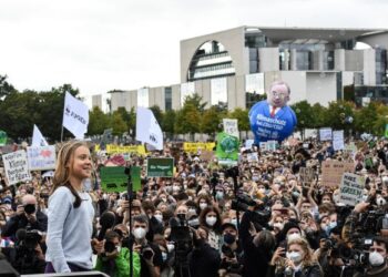 GRETA Thunberg ketika menyertai demonstrasi iklim di Berlin, Jerman pada 24 September lalu. – AFP