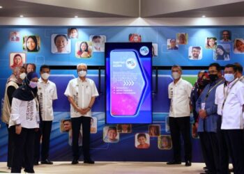 ISMAIL Sabri Yaakob bersama Menteri Kanan Perdagangan dan Industri, Datuk Seri Azmin Ali (dua dari kiri) dan Menteri Kewangan, Tengku Datuk Seri Zafrul Tengku Abdul Aziz (tiga dari kanan) selepas merasmikan Aspirasi GLC Demi Rakyat dan Negara sempena Hari Terbuka GLC 2022 di Pusat Konvesyen Kuala Lumpur (KLCC) baru-baru ini, – UTUSAN/MUHAMAD IQBAL ROSLI