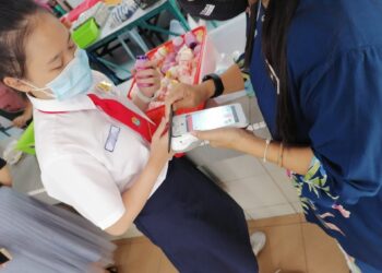 HLB menyediakan peralatan pembayaran tanpa tunai dan perbankan digital kepada pelajar, terminal pembayaran digital di kantin serta penyelesaian koleksi digital kepada sekolah untuk pembayaran yuran. - Ihsan HLB