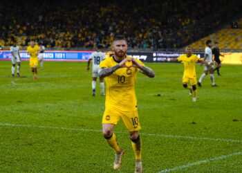 Lee Tuck idam untuk terus mendapat kepercayaan Kim Pan Gon.-UTUSAN