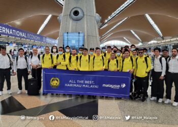 LEE Tuck dan Sergio Aguero berlepas ke Hanoi pagi tadi untuk aksi Piala AFF menentang Vietnam, Selasa ini.