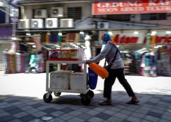 KEBANYAKAN kaum bumiputera tergolong dalam kumpulan pendapatan 40 peratus terendah (B40). 
– UTUSAN/FARIZ RUSADIO