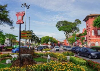 PILIHAN Raya Negeri  Melaka pada Sabtu ini seolah-olah mahu menguji 495,196 pemilih berdaftar di negeri itu untuk membuat pilihan dengan penuh teliti.   – UTUSAN/AMIR KHALID