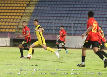 PENYERANG skuad B-23 negara, Hadi Fayyadh Abdul Razak gagal memberi impak besar kepada pasukan negara pada aksi persahabatan menentang Timor Leste di Stadium UiTM, Shah Alam, malam ini.- IHSAN FAM