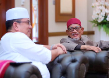 ABDUL Hadi Awang dan Sulaiman Md. Ali mengadakan pertemuan di Seri Bendahara, Melaka, semalam.