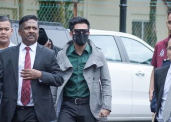 HAFIDZ Roshdi (tengah) hadir di Mahkamah Majistret Kuala Kubu Bharu bagi perbicaraan atas tuduhan mencederakan isterinya, Nurul Shuhada Mat Shukri. - FOTO/MOHD. FIRDAUS MOHD. JOHARI