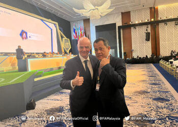 HAMIDIN bersama Presiden FIFA, Gianni Infantino.-IHSAN FAM