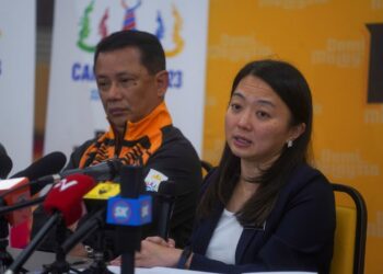 HANNAH Yeoh menjawab soalan media dalam sidang akhbar ketika merangkumkan prestasi kontinjen Malaysia pada Sukan SEA Kemboja di Majlis Sukan Negara, Bukit Jalil hari ini. - UTUSAN/SHIDDIEQIIN ZON