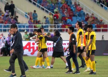 MALAYSIA gagal membawa pulang pingat gangsa dalam acara bola sepak lelaki pada Sukan SEA di Hanoi minggu lalu selepas tewas menerusi penentuan sepakan penalti kepada Indonesia. - UTUSAN/SHIDDIEQIIN ZON