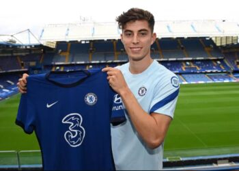 KAI Havertz sah milik Chelsea selepas menandatangani kontrak lima tahun bersama kelab London itu semalam. – IHSAN CHELSEA FC