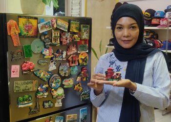 Farah Asiken membersihkan fridge magnet dua hingga tiga bulan sekali.