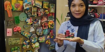 Farah Asiken membersihkan fridge magnet dua hingga tiga bulan sekali.