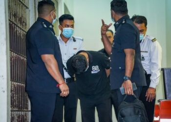 HOI Yew Seng dihadapkan ke Mahkamah Majistret Kajang atas kesalahan memandu dalam keadaan mabuk sehingga menyebabkan kematian seorang penunggang motosikal minggu lalu. - UTUSAN/MUHAMAD IQBAL ROSLI