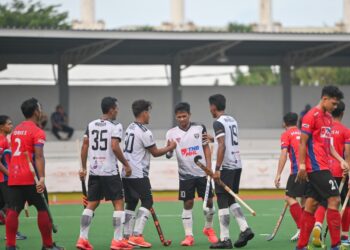 PEMAIN THT meraikan jaringan selepas menewaskan TNB Thunderboalts 5-1 dalam aksi Liga Hoki Malaysia (MHL) di Stadium Hoki MBKT di Kuala Terengganu, hari ini. - PUQTRA HAIRRY ROSLI