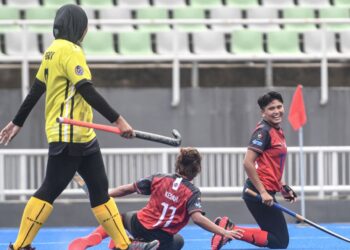 Nuramirah Shakirah Zulkifli (kanan) muncul penjaring terbanyak Piala Tun Abdul Razak  dengan meledak empat gol setakat ini.