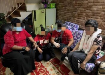 SEORANG mak yah dan dua pelacur serta seorang pelanggan yang ditahan di sebuah rumah di Taman Petani Jaya, Sungai Petani semalam.