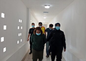 TIGA tertuduh didakwa di Mahkamah Sesyen Kota Bharu hari ini masing-masing atas pertuduhan menjadi dalang kegiatan pelacuran tiga wanita minggu lalu.