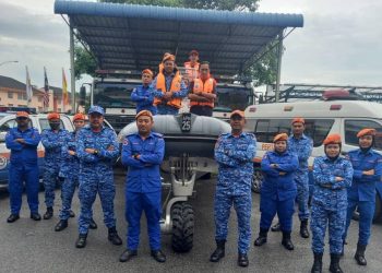 JUDDIE Turusi (lima dari kanan) bersama pegawai dan anggota 
di PPAD Klang, Selangor. 
– UTUSAN/ISKANDAR SHAH MOHAMED