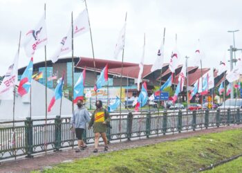 Pilihan raya memberi peluang kepada rakyat memilih pemimpin berkualiti, berwibawa dan berkredibiliti untuk serta menyingkirkan pemimpin korup dan tidak berakhlak. – Mingguan/MUHAMAD IQBAL ROSLI