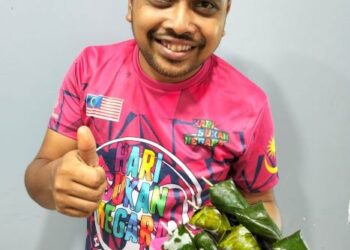 Muhammad Hamizan dibantu isteri dan lima pekerja menyediakan 100 kilogram (kg) satar setiap minggu untuk diedarkan kepada ejen dan dijual di pasar malam sekitar Kuala Rompin.