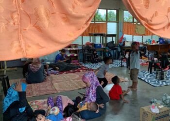 SEBANYAK enam PPS dibuka bagi menempatkan mangsa banjir di tiga daerah di Johor setakat ini.