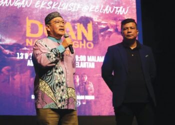 MD. Anizam Ab. Rahman (kiri) hadir di majlis tayangan eksklusif filem Duan Nago Bogho di Kota Bharu, Kelantan, baru-baru ini. – UTUSAN/IHSAN KALAM ARIFF