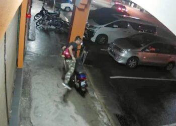 SEORANG lelaki disyaki melarikan sebuah motosikal yang berjaya dirakam kamera litar tertutup (CCTV) pada 23 Januari lalu di kawasan premis perniagaan di Taman Yayasan, Segamat.