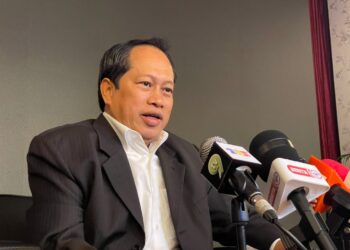 AHMAD MASLAN mengadakan sidang akhbar selepas menghadiri Majlis Dialog Belanjawan 2023 Peringkat Negeri Johor di Kota Iskandar, Iskandar Puteri.