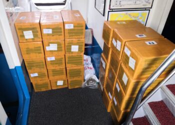 SEBANYAK 30 kotak dipercayai mengandungi vape yang cuba seludup melalui Terminal Feri Batu Pahat.