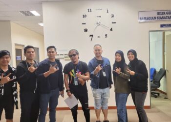 ANGGOTA  Radja Band membuat laporan mendakwa menerima ancaman bunuh di Ibu pejabat Polis Daerah Johor Bahru Selatan, Johor Bahru.