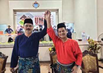 MD. ISRAQ ABDULLAH (kiri) dan  Dr. Mohd. Isa Ismail diumumkan memenangi jawatan Ketua dan Timbalan Ketua UMNO Bahagian Tanjung Piai di Dewan Muafakat Taman Sentosa, Pekan Nanas, Pontian.