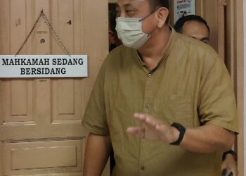 PHAN CHIB CHAN didenda RM40,000 oleh Mahkamah Sesyen Johor Bahru selepas mengaku bersalah terhadap tuduhan membenarkan kenderaan pendaftaran asing mengisi minyak petrol bersubsidi RON95, empat tahun lalu.