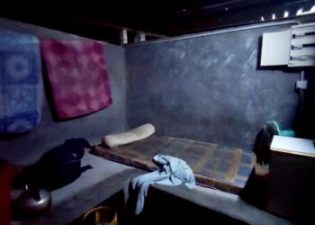 SEBUAH pondok di kawasan  kebun getah di Jalan Ah Tong, Segamat yang digunakan oleh seorang wanita warga Indonesia untuk melacur.