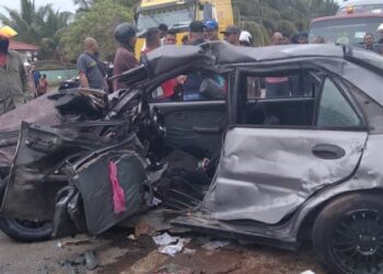 SEORANG lelaki maut apabila kereta Proton Wira yang dinaikinya bersama seorang rakan hilang kawalan dan bertembung dengan Kereta Perodua Axia di Parit Jalil, Batu Pahat.